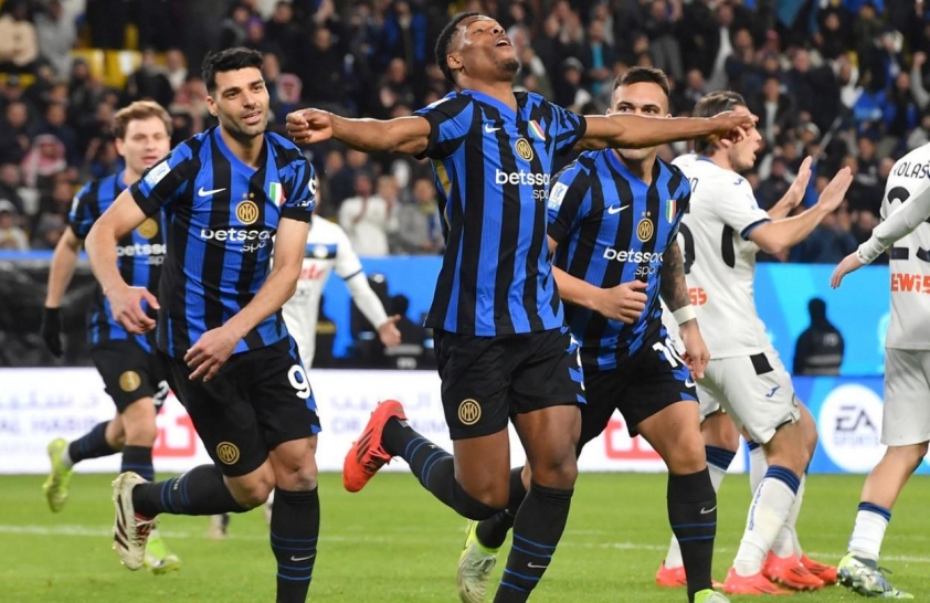Dumfries lập cú đúp, Inter Milan hạ Atalanta vào chung kết Siêu cúp Italia