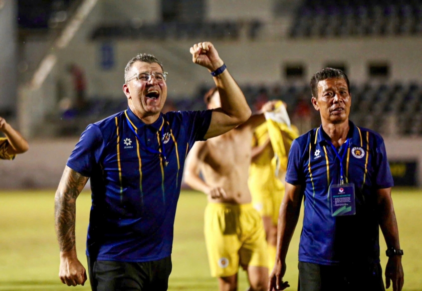 Giúp Việt Nam loại Malaysia, HLV Brazil lập tức có nhiệm vụ mới