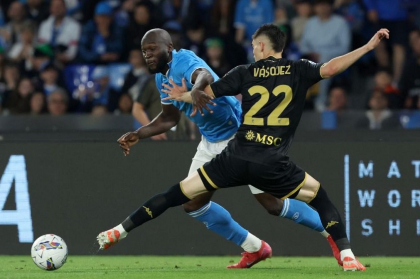 Kịch tính vòng 36 Serie A: Napoli hụt chân trước Genoa, Inter Milan áp sát ngôi đầu bảng