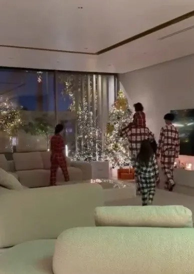 Ronaldo, Haaland và các ngôi sao bóng đá tưng bừng đón Giáng sinh