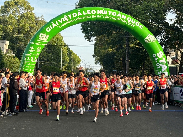 Hoàng Nguyên Thanh lần thứ 10 vô địch Giải việt dã leo núi “Chinh phục đỉnh cao Bà Rá”