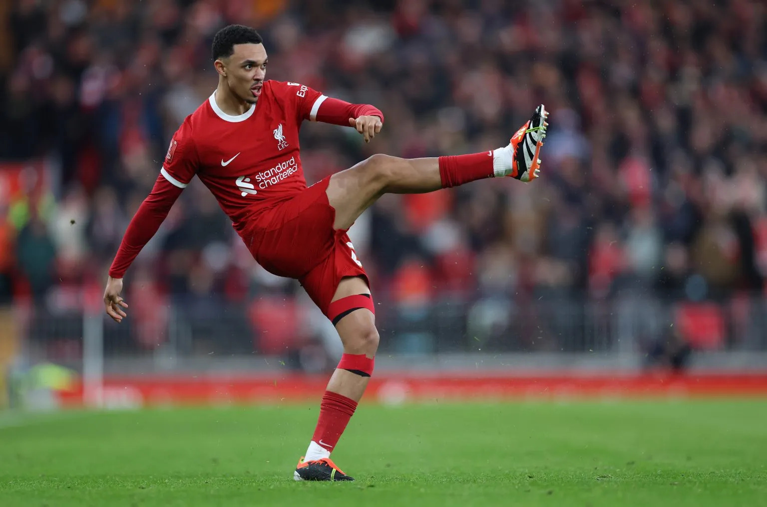 Không cần vung tiền, Real Madrid vẫn có miễn phí cặp hậu vệ 120 triệu