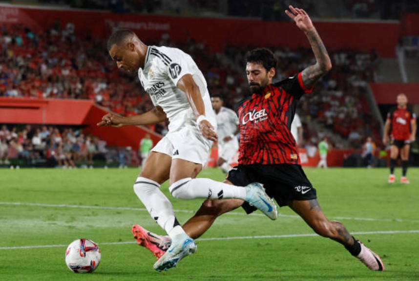 Mbappe tịt ngòi, Real hụt 3 điểm ngày ra quân