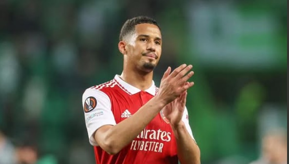 NÓNG! Real sẵn sàng chờ đợi mua Saliba miễn phí