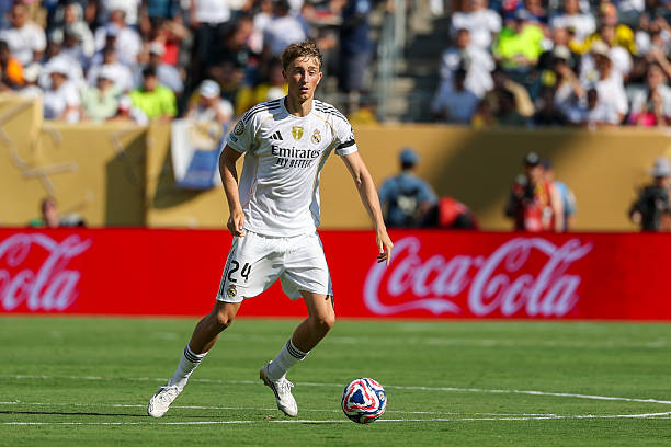 Real Madrid tìm thấy “trung vệ của kỷ nguyên mới”