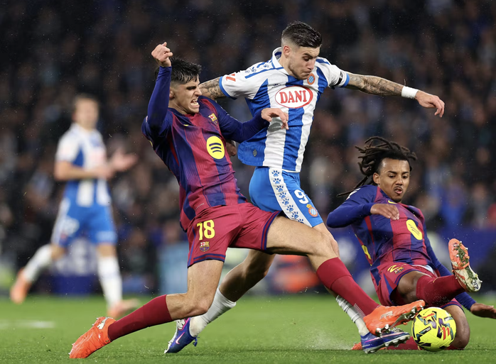 Siêu dự bị lập công, Barcelona thắng tưng bừng trận derby Catalunya