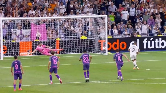 Thoát kiếp penalty, Mbappe “nhảy múa” ghi bàn đẳng cấp