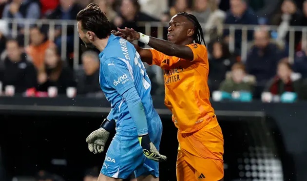 Tranh cãi thẻ đỏ của Vinicius: Real Madrid đòi công bằng