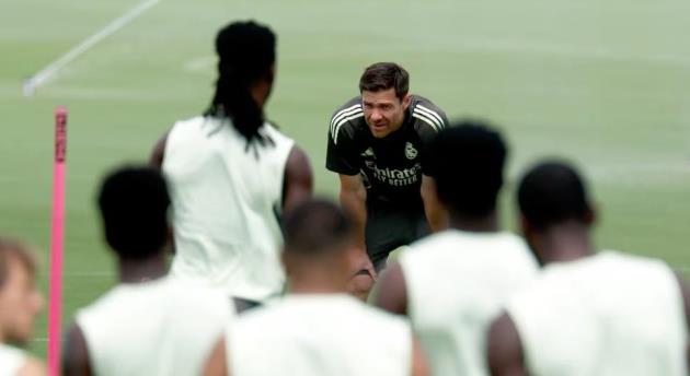 Xabi Alonso tính toán chiến lược cho chuỗi 9 trận quyết định cuối năm