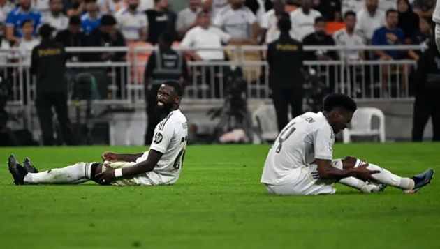 Tử huyệt hàng thủ và bài toán khó của Arbeloa